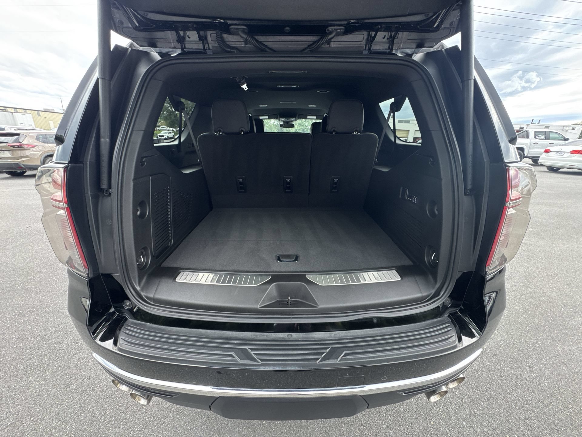 Certified 2024 Chevrolet Suburban Premier AWD/4WD image 19
