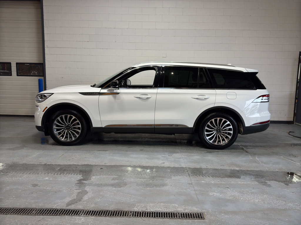 Used 2023 Lincoln Aviator Reserve w/ Equipment Group 201A image 2
