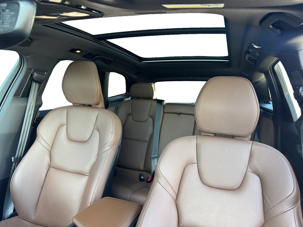 Certified 2024 Volvo XC60 B5 Plus w/ Climate Package AWD/4WD image 24