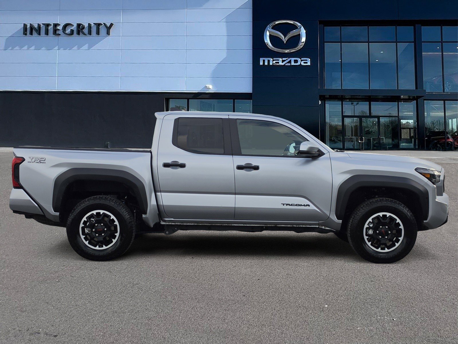 Used 2025 Toyota Tacoma TRD Off-Road AWD/4WD image 3