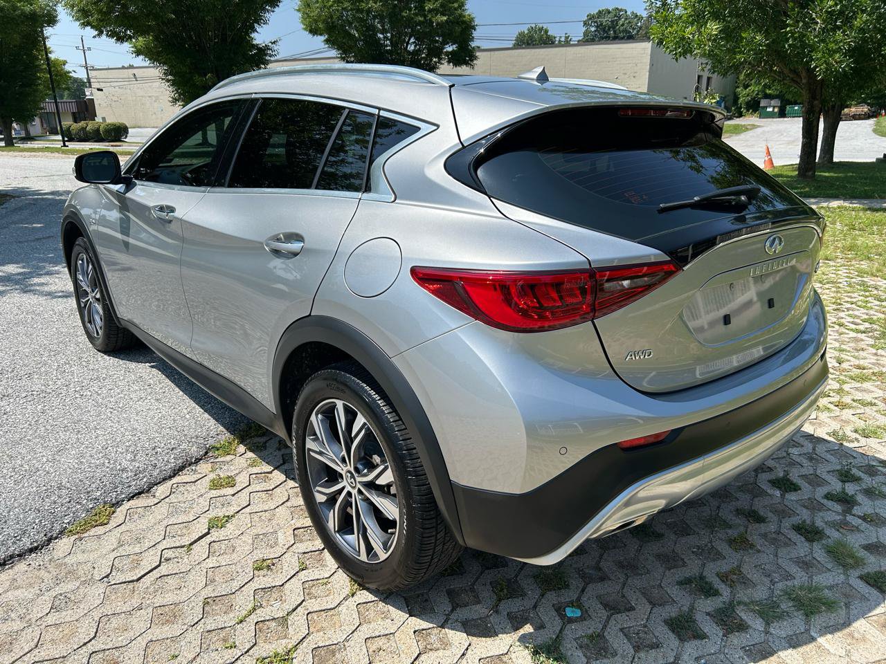 Used 2018 INFINITI QX30 Premium w/ Navigation Package AWD/4WD image 7