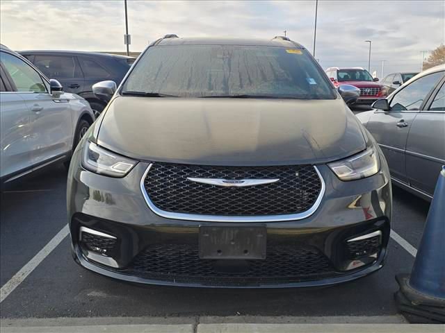 Used 2022 Chrysler Pacifica Pinnacle image 2
