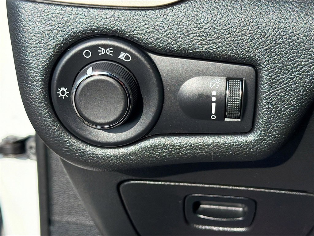 Used 2017 Jeep Cherokee Sport image 10