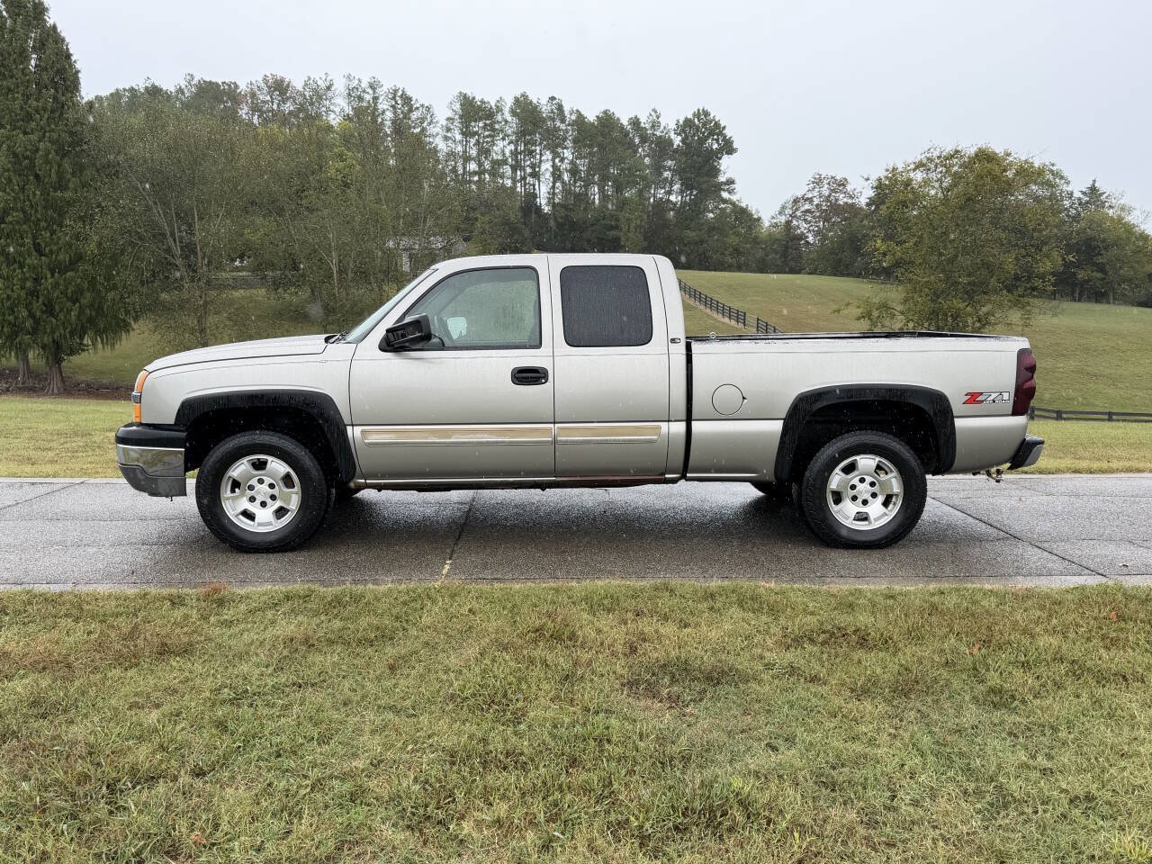 Used 2003 Chevrolet Silverado 1500 LS w/ Off-Road Package AWD/4WD image 2
