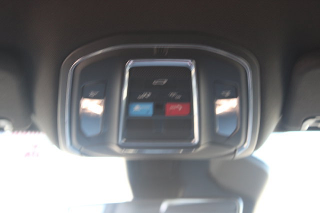 Used 2024 Jeep Wagoneer L Series II AWD/4WD image 21