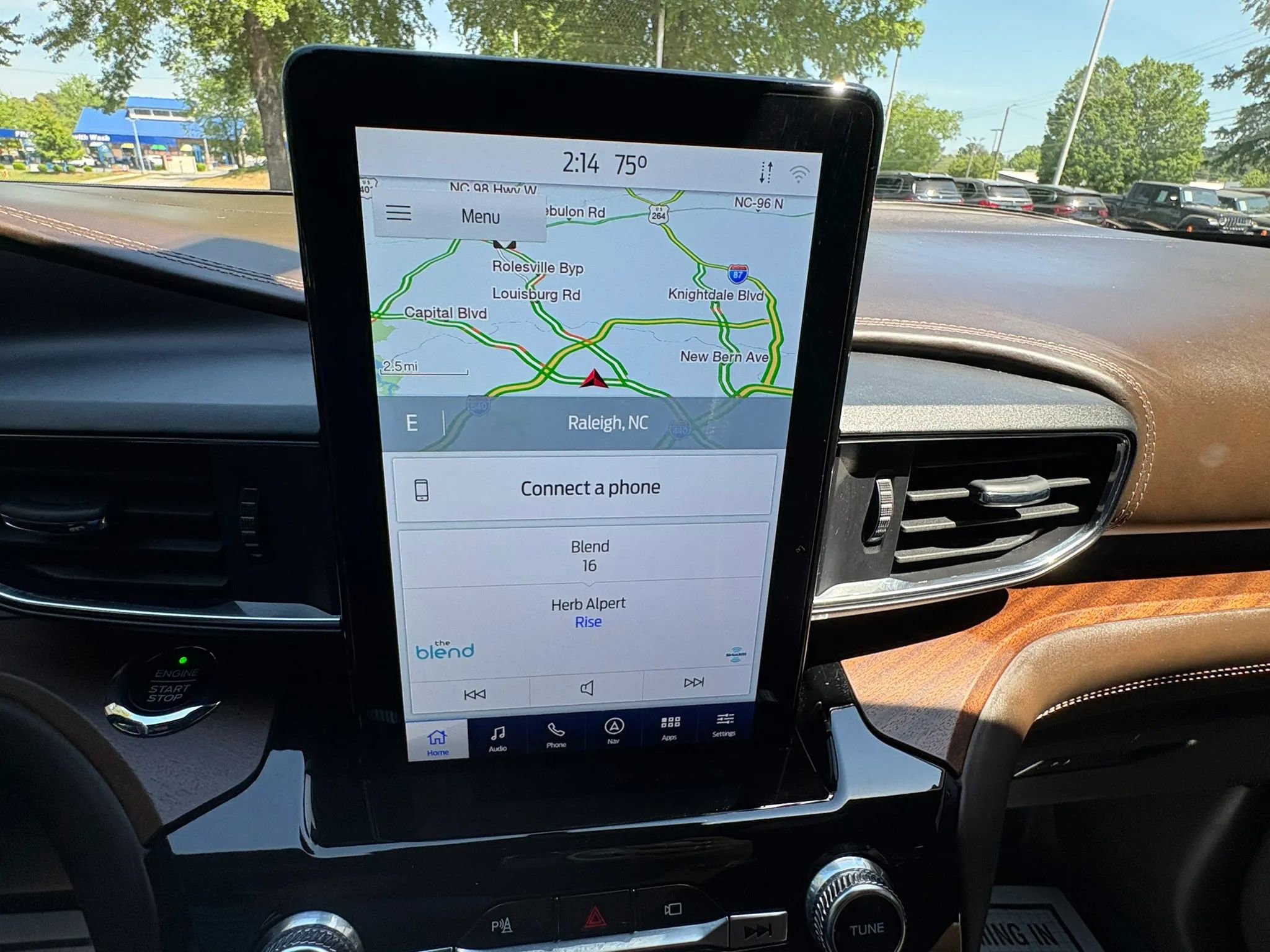 Used 2021 Ford Explorer King Ranch w/ Premium Technology Package AWD/4WD image 52