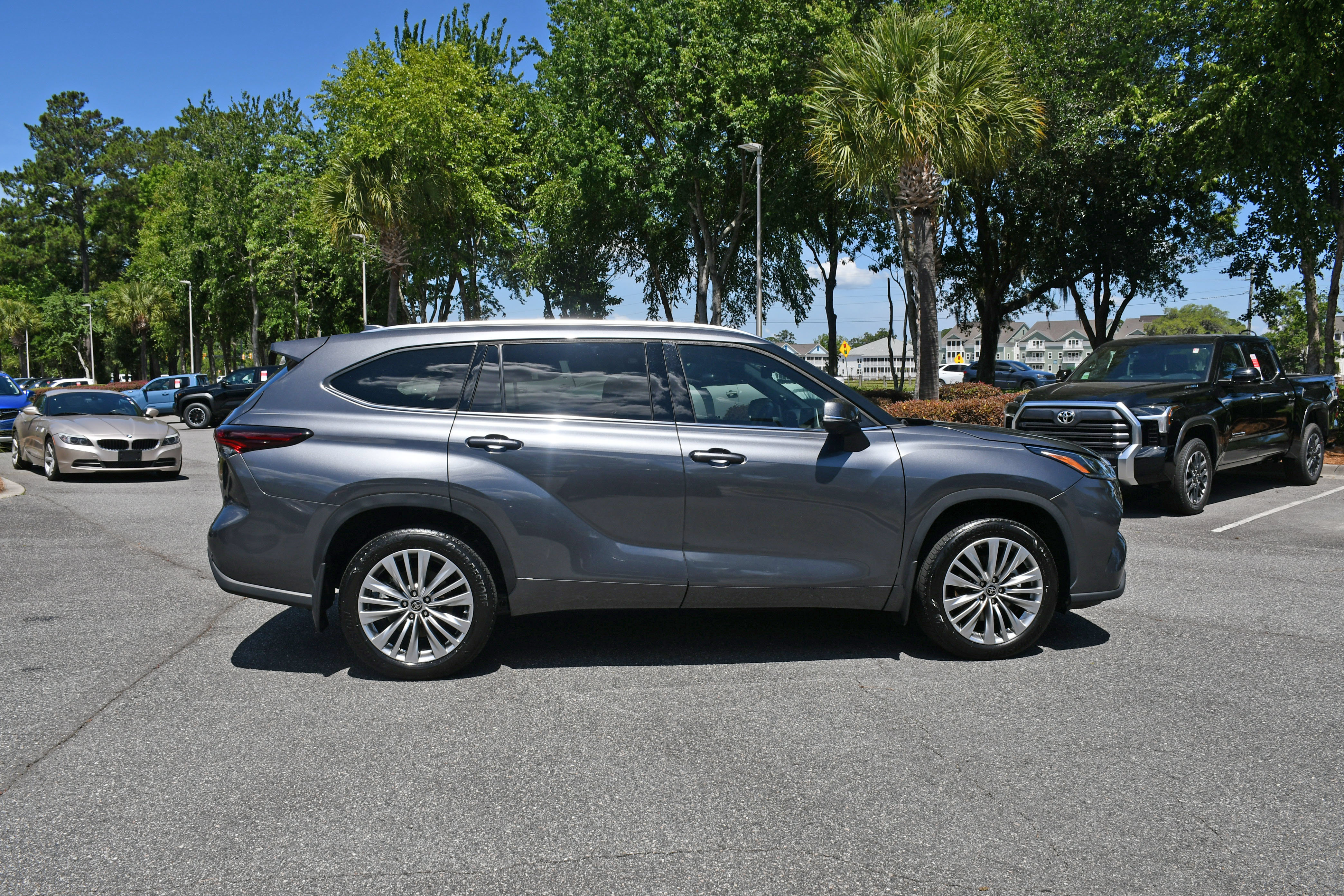 Certified 2024 Toyota Highlander Platinum FWD image 5