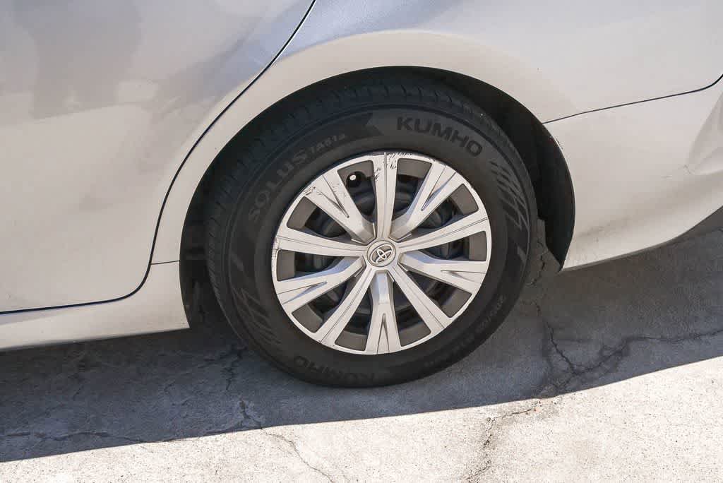 Used 2019 Toyota Camry LE FWD image 6