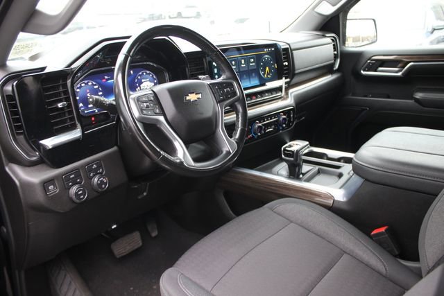 Used 2024 Chevrolet Silverado 1500 LT image 3