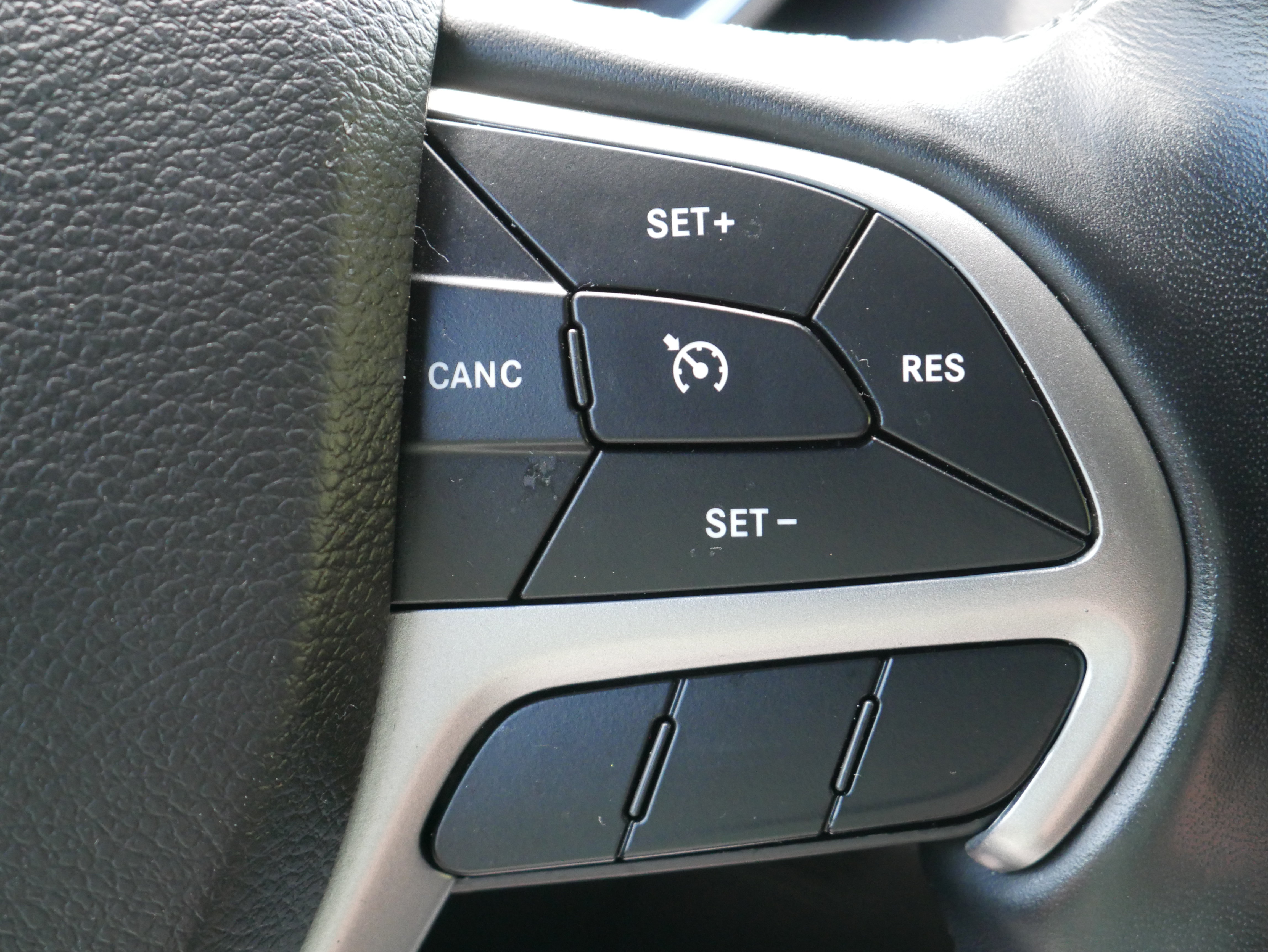 Used 2022 Jeep Grand Cherokee Laredo X AWD/4WD image 26