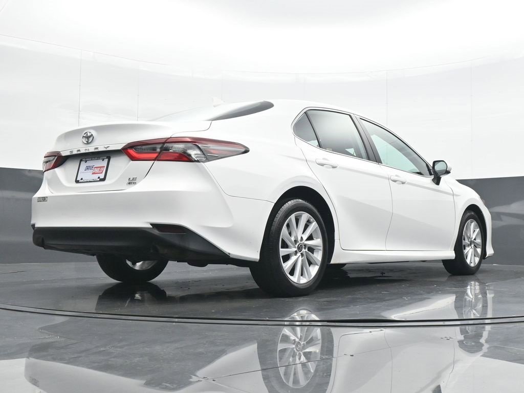 Used 2022 Toyota Camry LE image 21