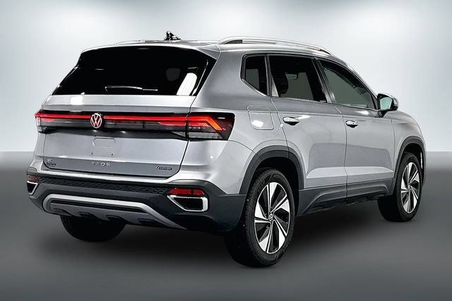 Used 2025 Volkswagen Taos SE AWD/4WD image 7