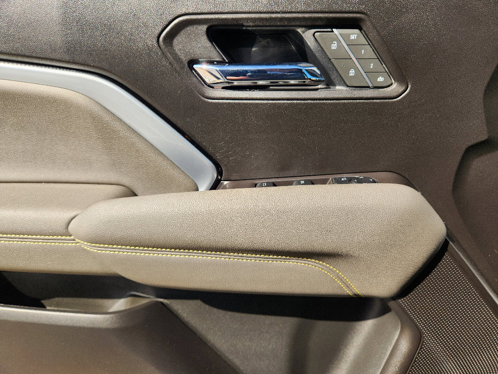 Used 2025 Chevrolet Colorado ZR2 w/ Technology Package image 27