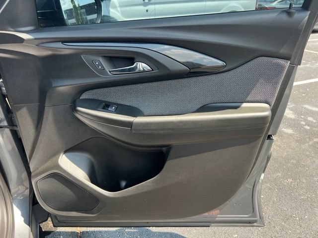 Used 2022 Chevrolet TrailBlazer LT w/ LPO, Blackout Package FWD image 31