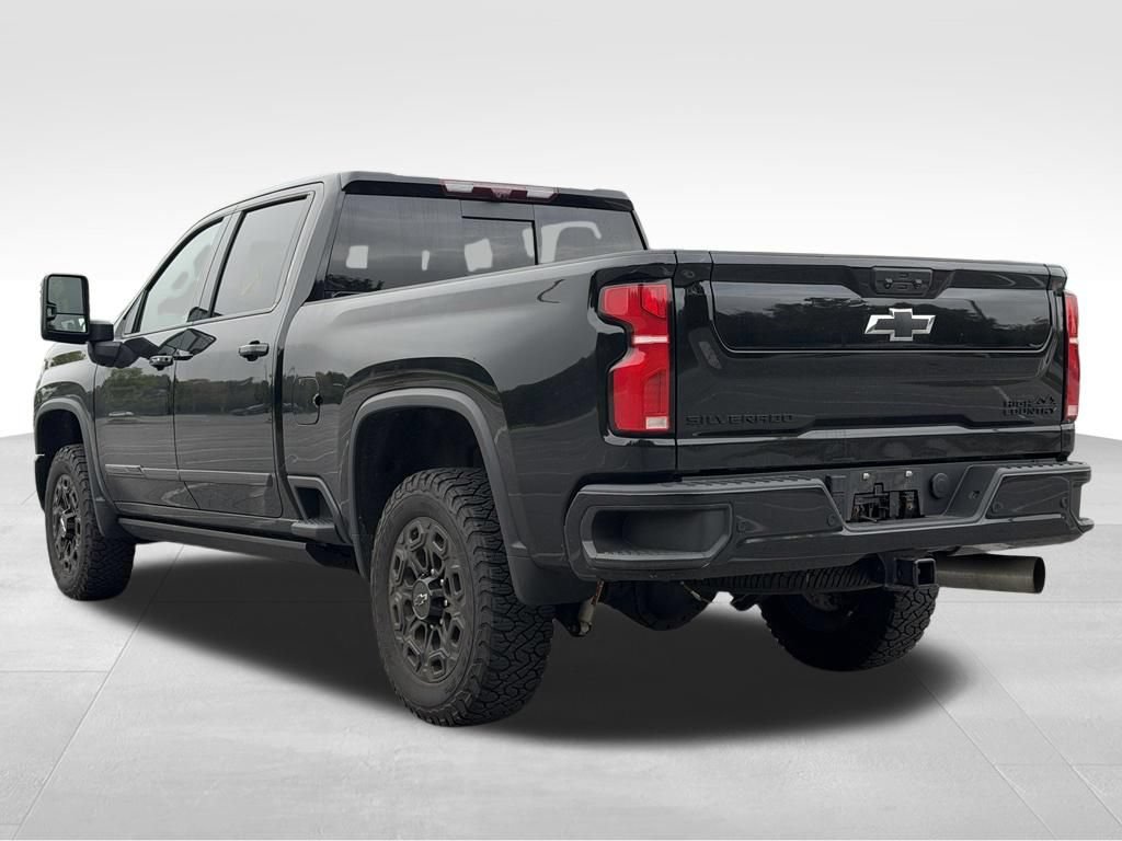 Used 2024 Chevrolet Silverado 2500 High Country w/ Midnight Edition AWD/4WD image 5