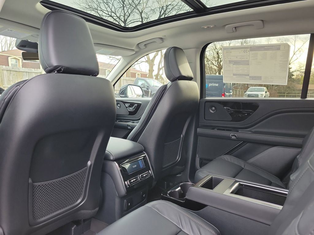 New 2026 Lincoln Aviator Reserve w/ Illumination Package AWD/4WD image 15