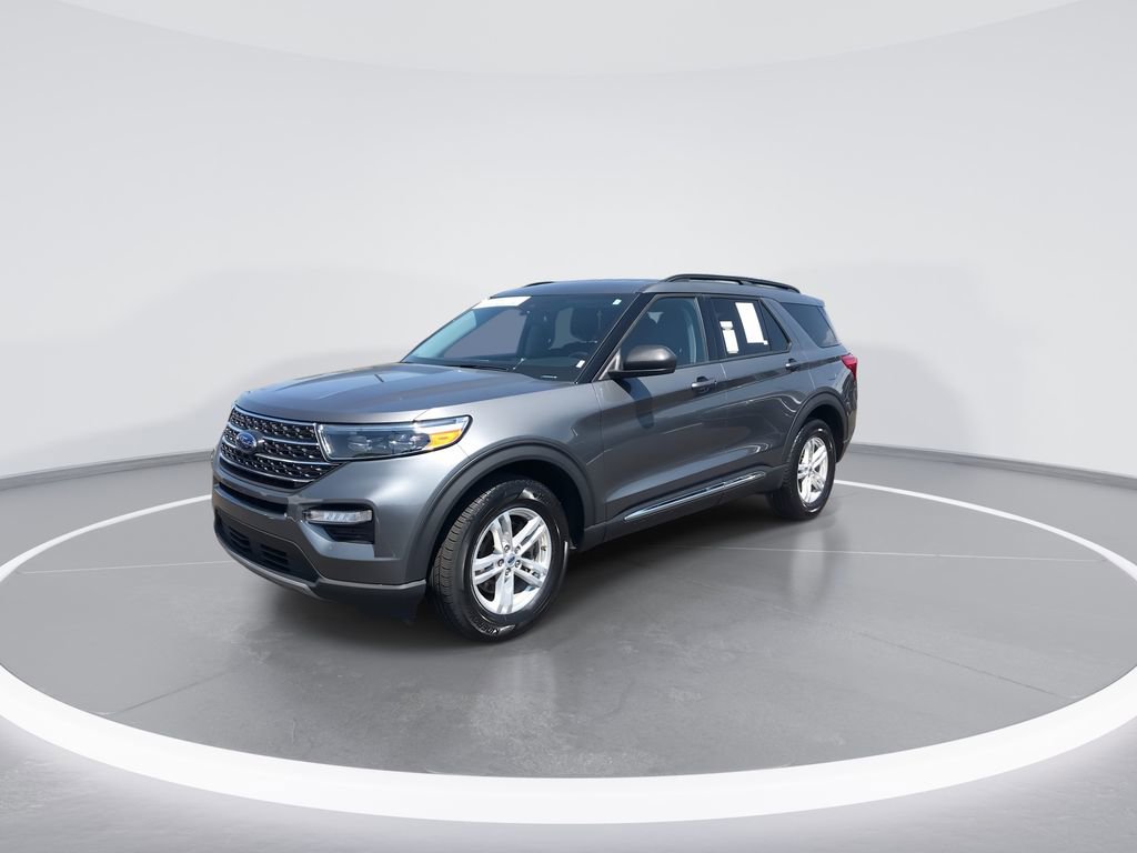 Used 2023 Ford Explorer XLT w/ Equipment Group 202A image 4