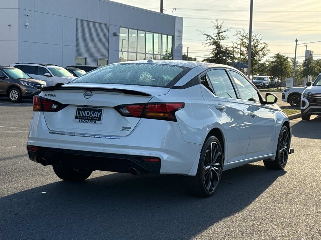 Used 2023 Nissan Altima 2.5 SR AWD/4WD image 3