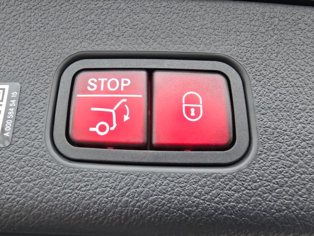 Used 2026 Mercedes-Benz GLC 300 4MATIC image 19