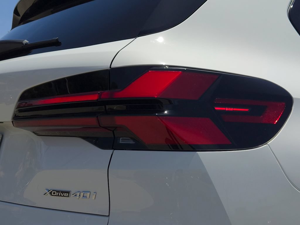 New 2026 BMW X5 xDrive40i w/ M Sport Package AWD/4WD image 4