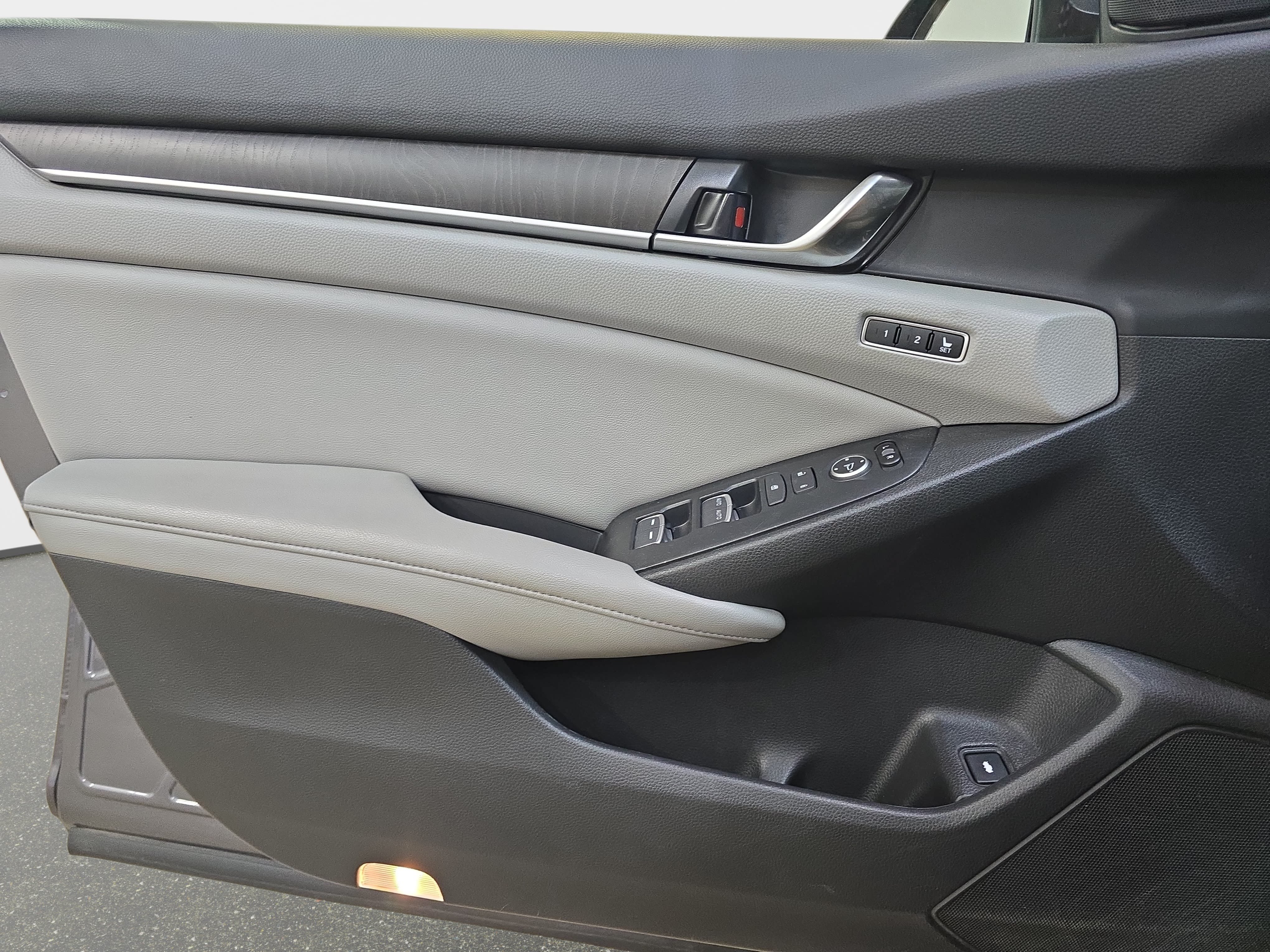 Used 2019 Honda Accord EX-L image 24