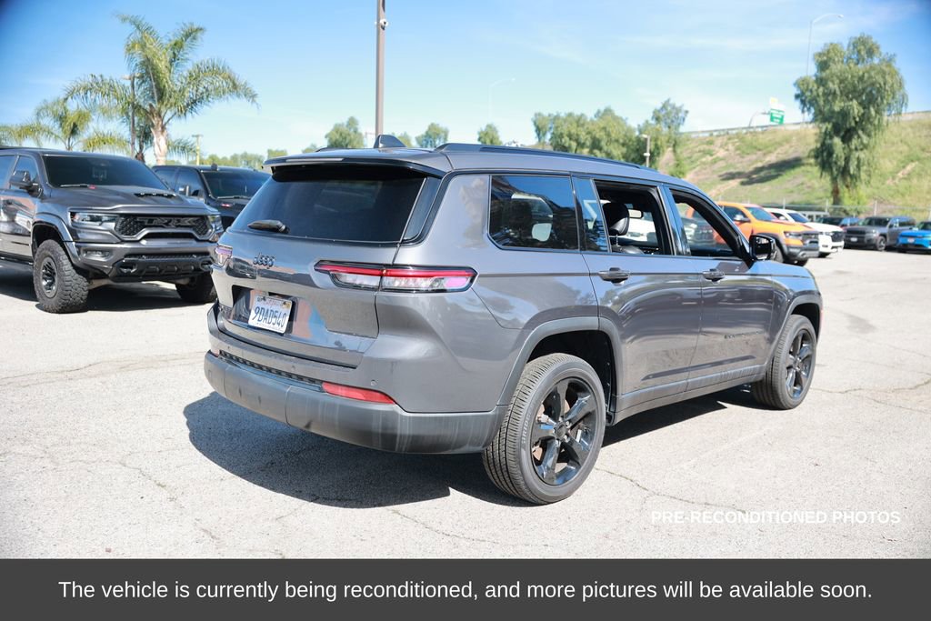 Used 2022 Jeep Grand Cherokee L Laredo image 5