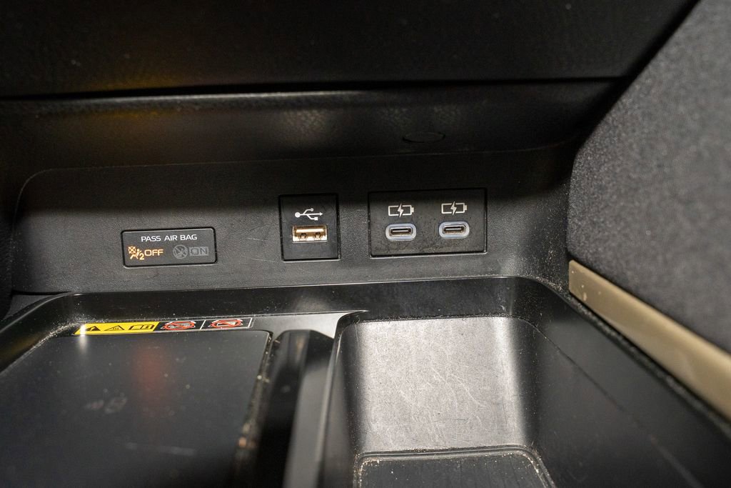 Used 2025 Toyota Camry LE w/ Convenience Package image 14