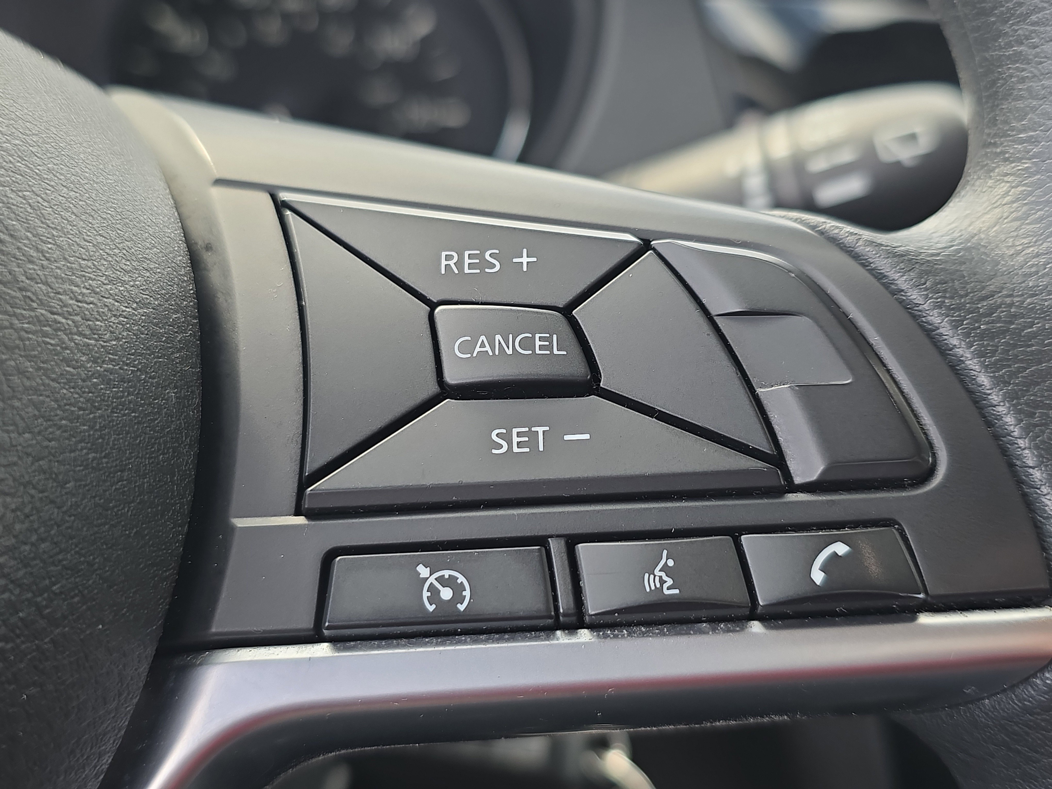 Used 2020 Nissan Rogue Sport S image 28