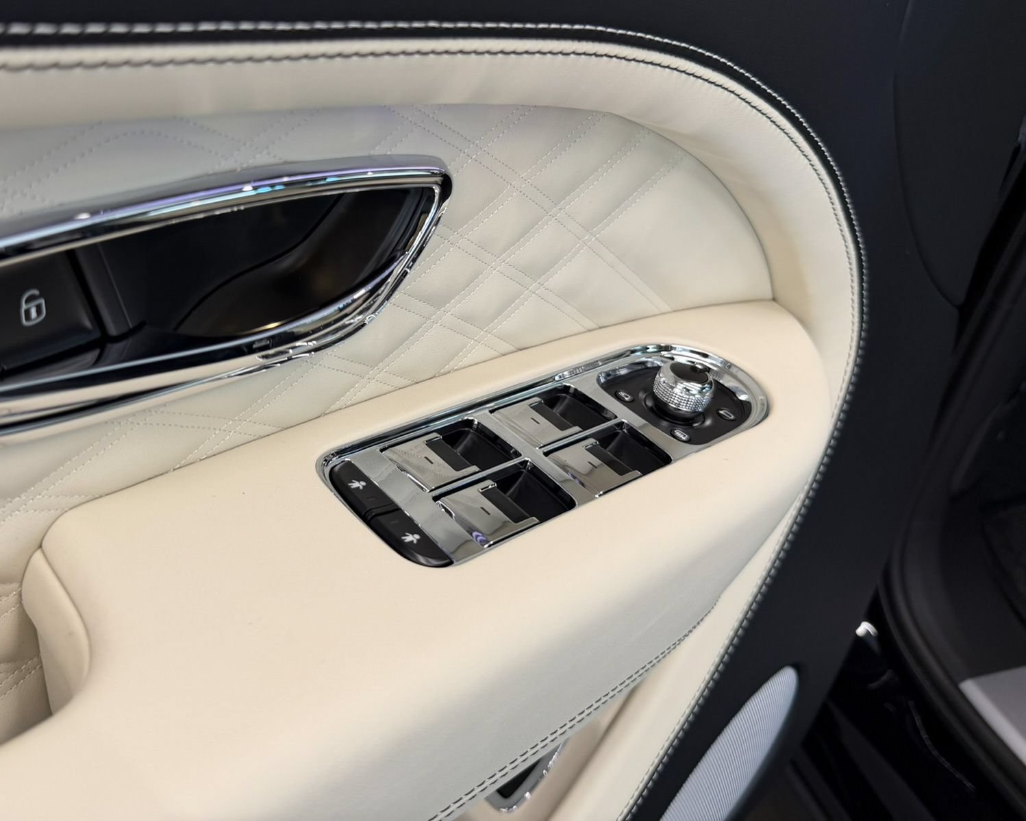 New 2026 Bentley Bentayga Extended Wheelbase AWD/4WD image 14