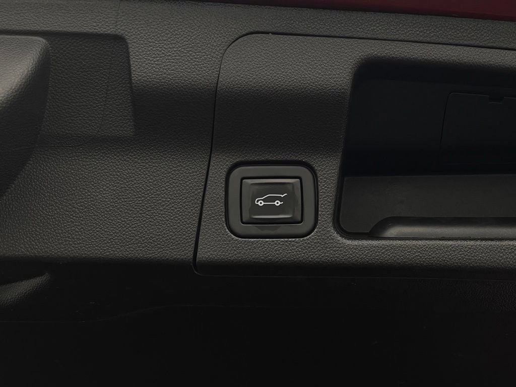 Used 2021 GMC Acadia Denali w/ Denali Technology Package FWD image 12