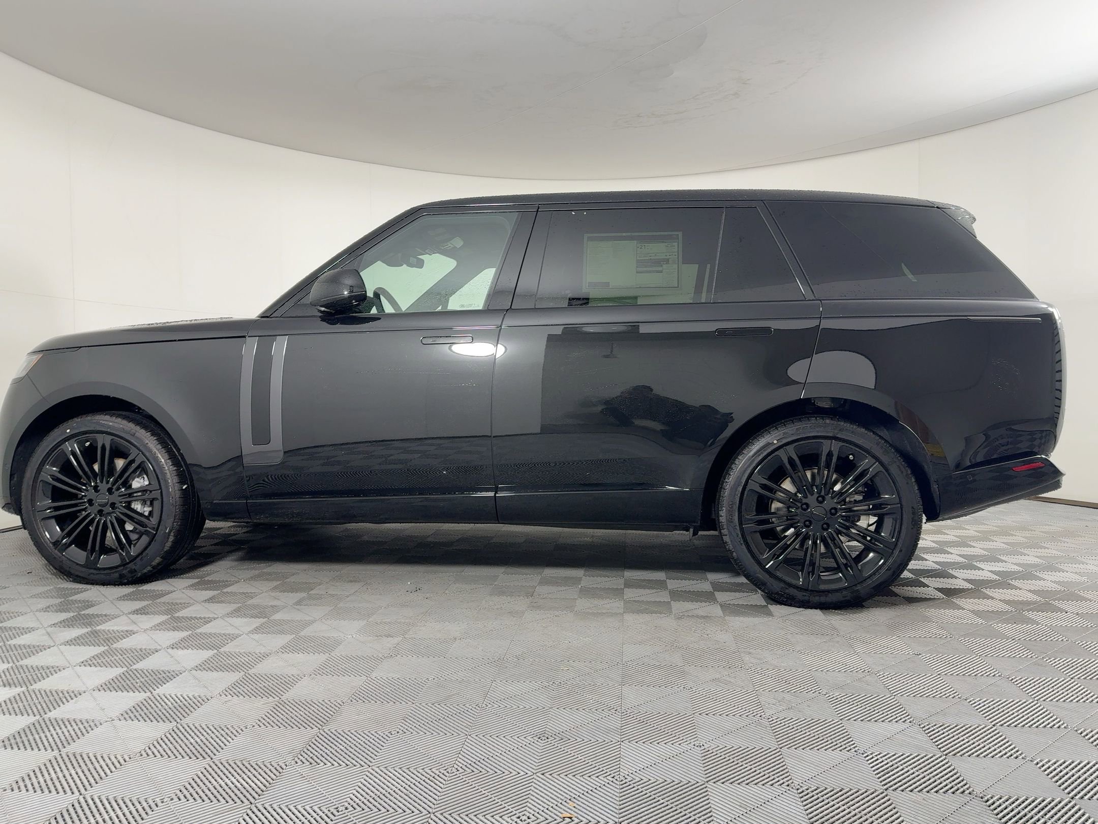 New 2026 Land Rover Range Rover Long Wheelbase SE AWD/4WD image 2