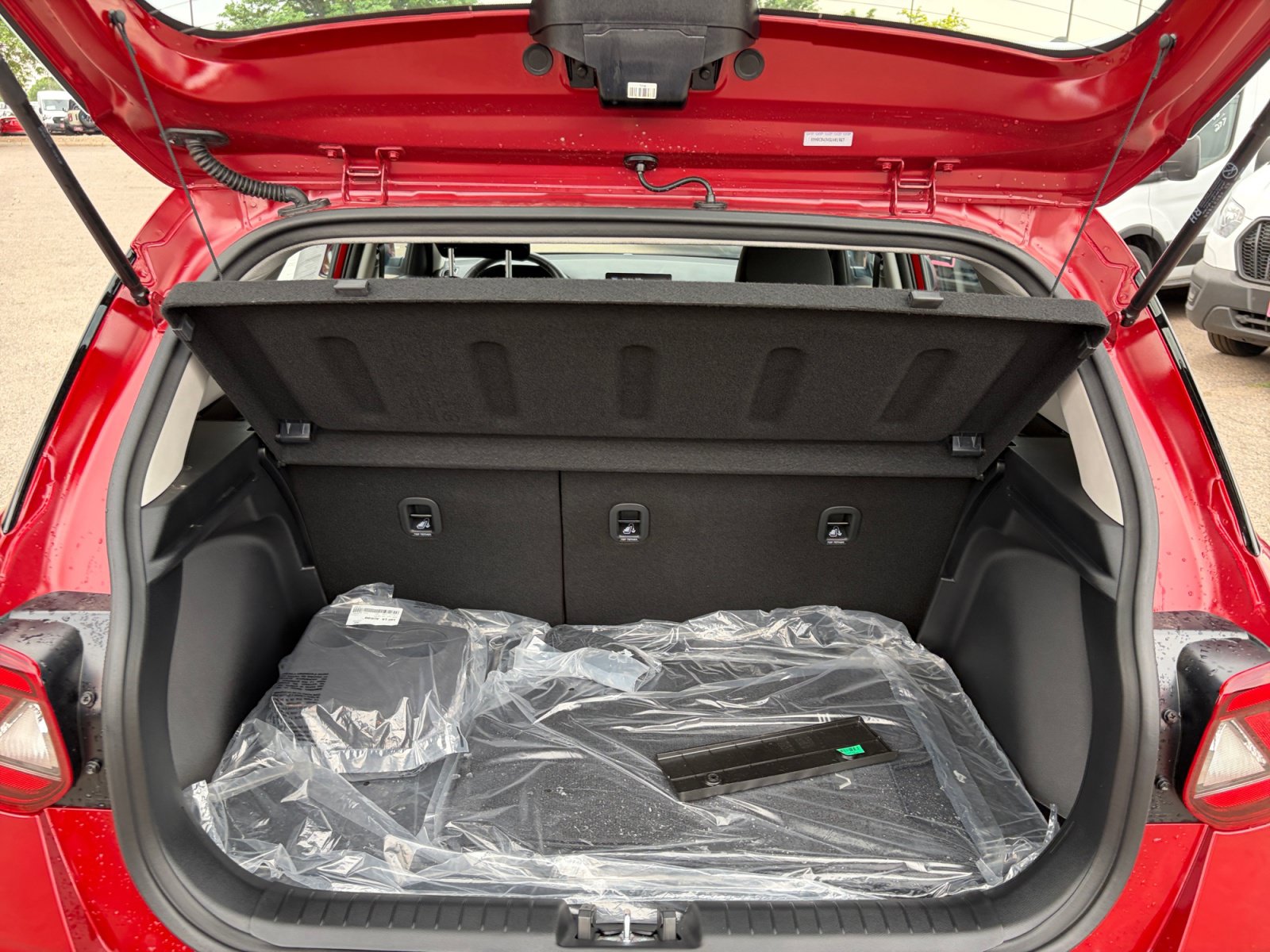 Used 2025 Hyundai Venue SEL FWD image 29