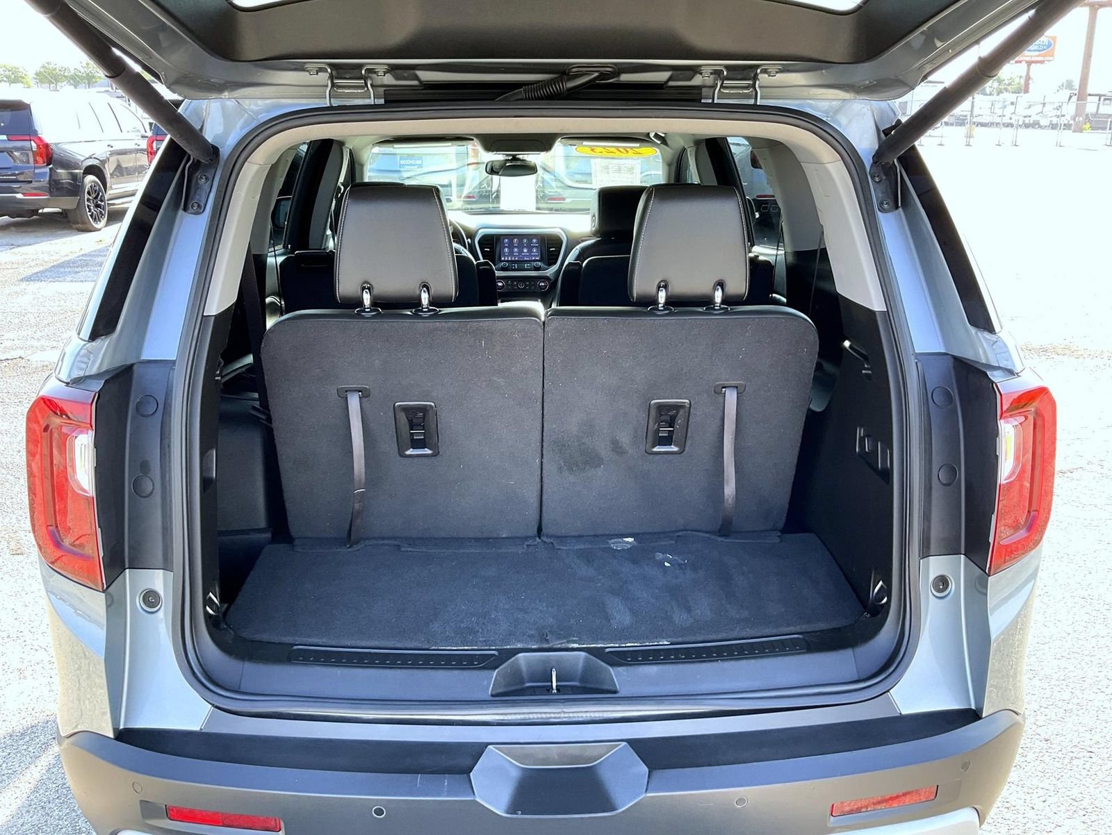 Certified 2023 GMC Acadia SLT w/ Technology Package AWD/4WD image 24