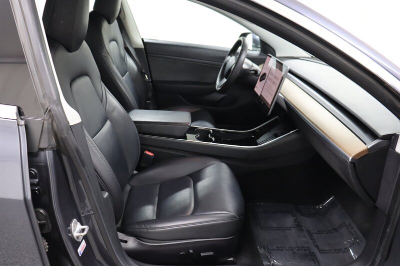 Used 2020 Tesla Model 3 Standard Range RWD image 18