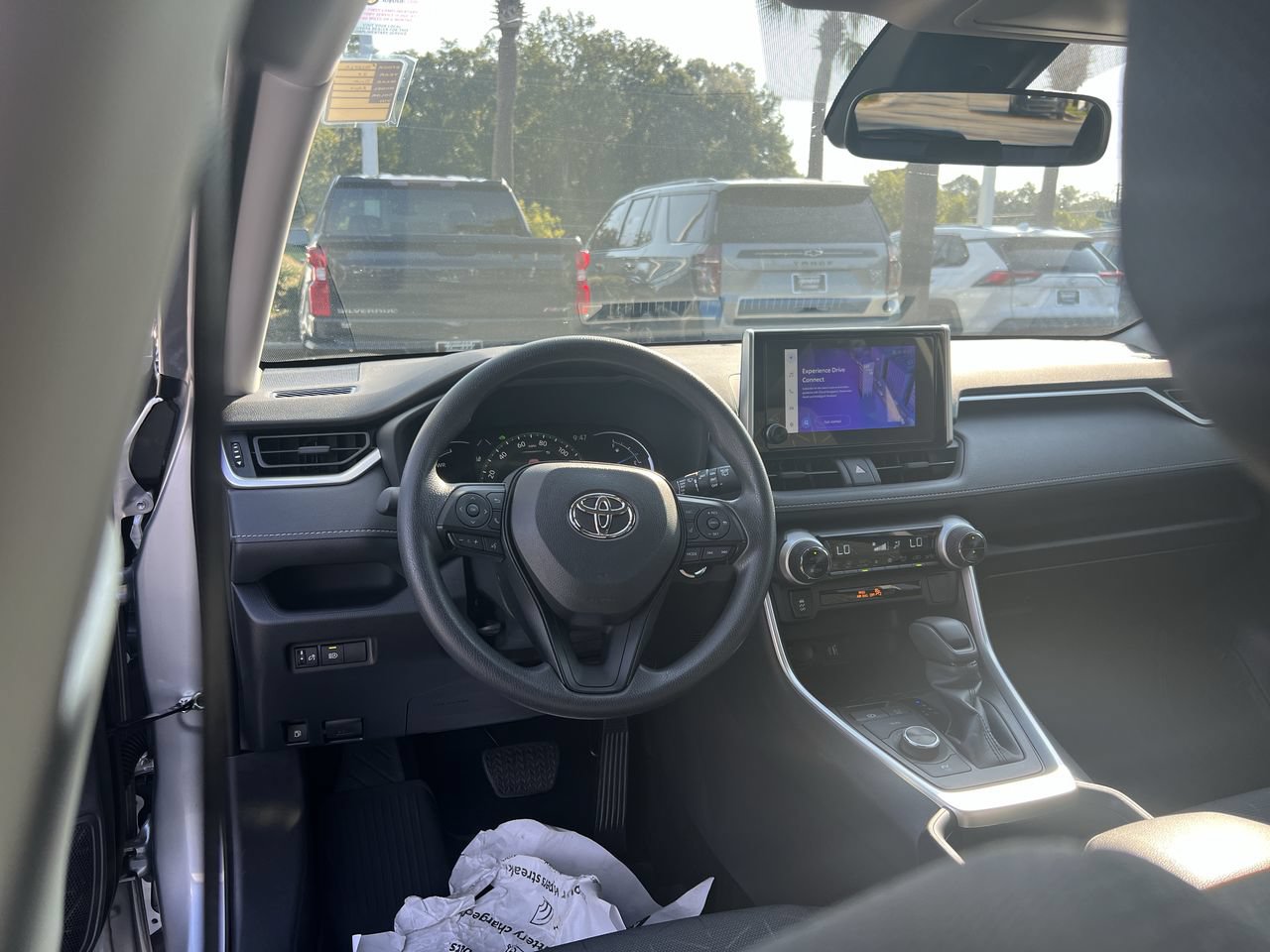 Used 2025 Toyota RAV4 XLE AWD/4WD image 30