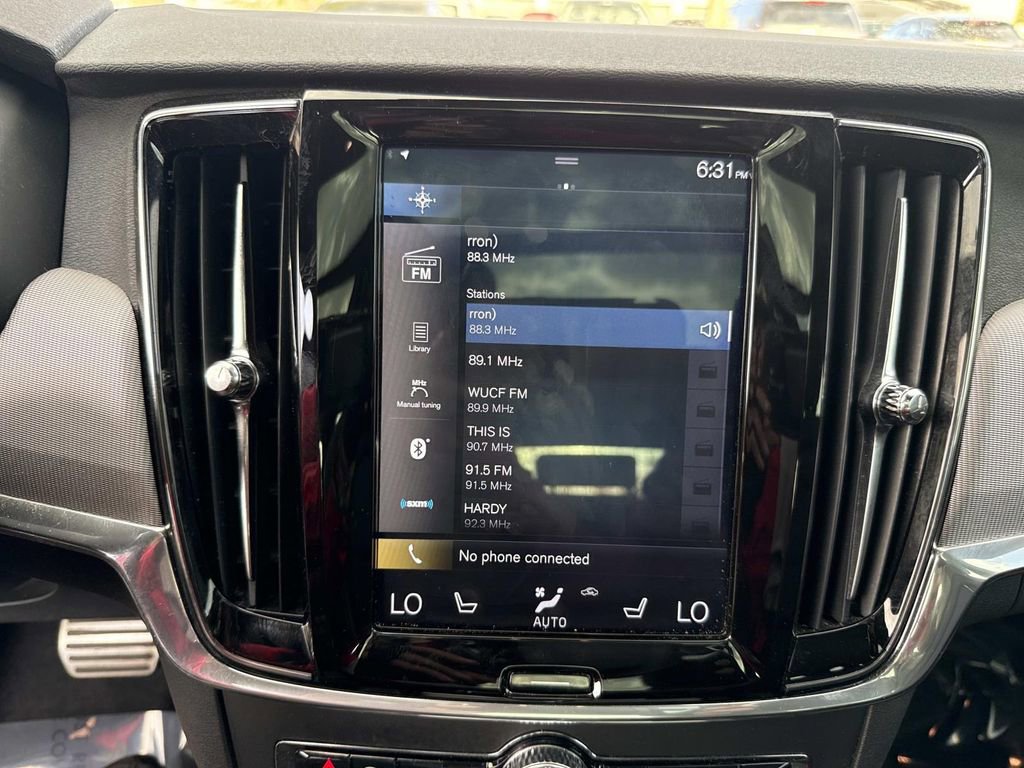 Used 2018 Volvo V90 T5 R-Design image 31