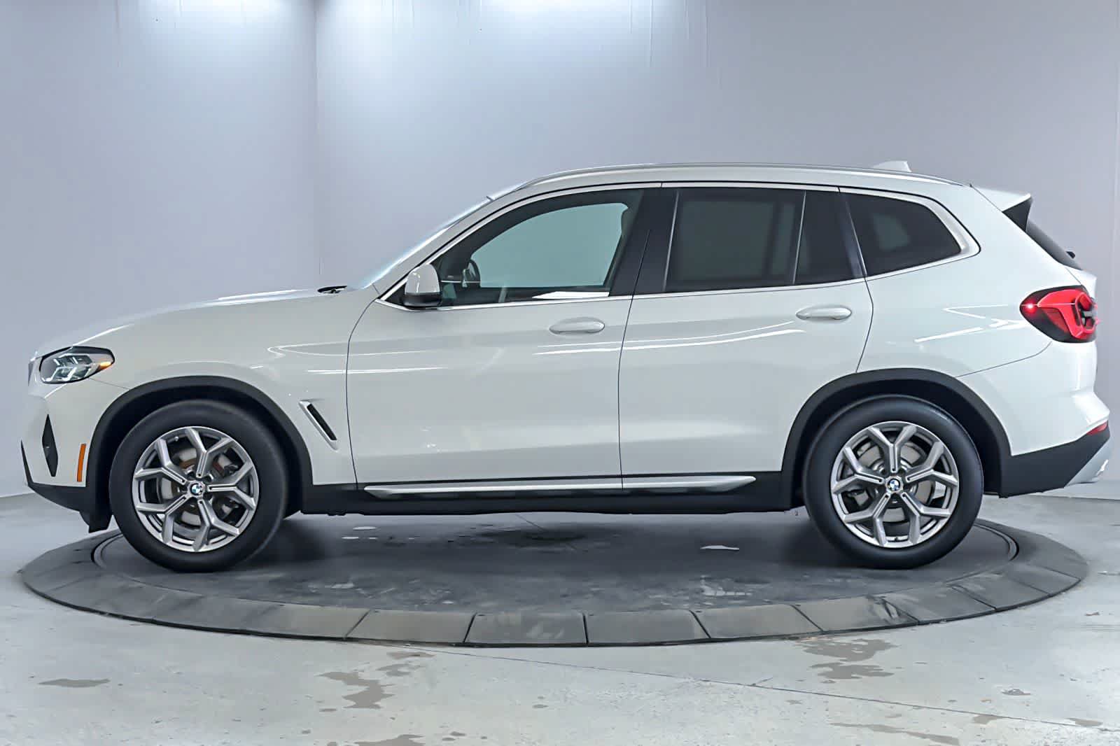 Used 2023 BMW X3 sDrive30i w/ Convenience Package RWD image 5