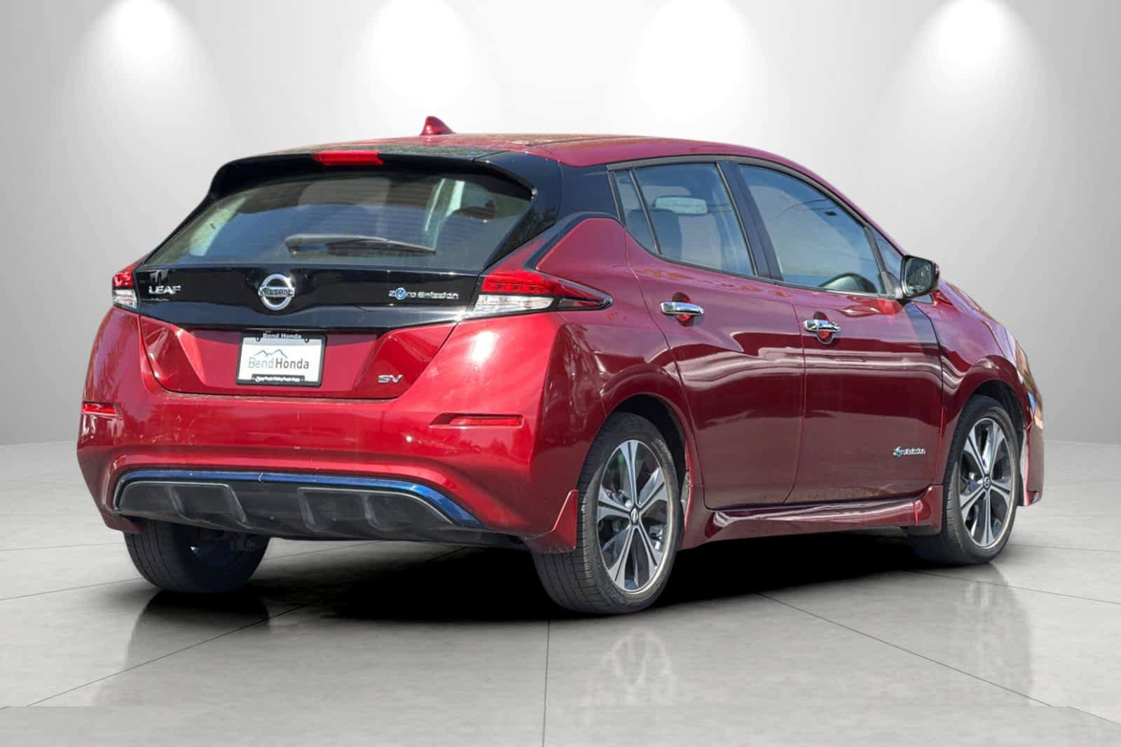 Used 2018 Nissan Leaf SV w/ SV Technology Package FWD image 2