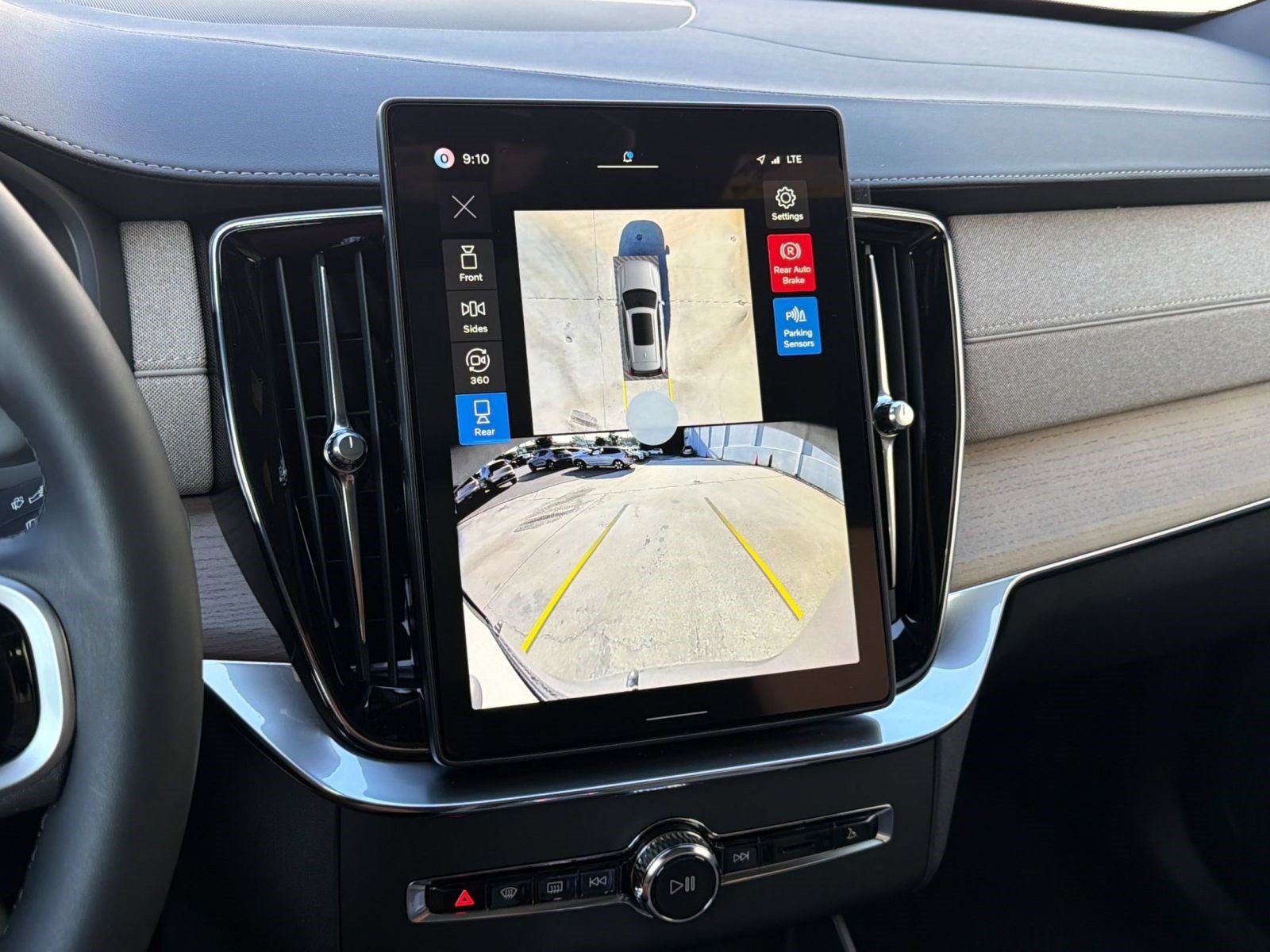 New 2026 Volvo XC90 B6 Plus w/ Protection Package AWD/4WD image 19