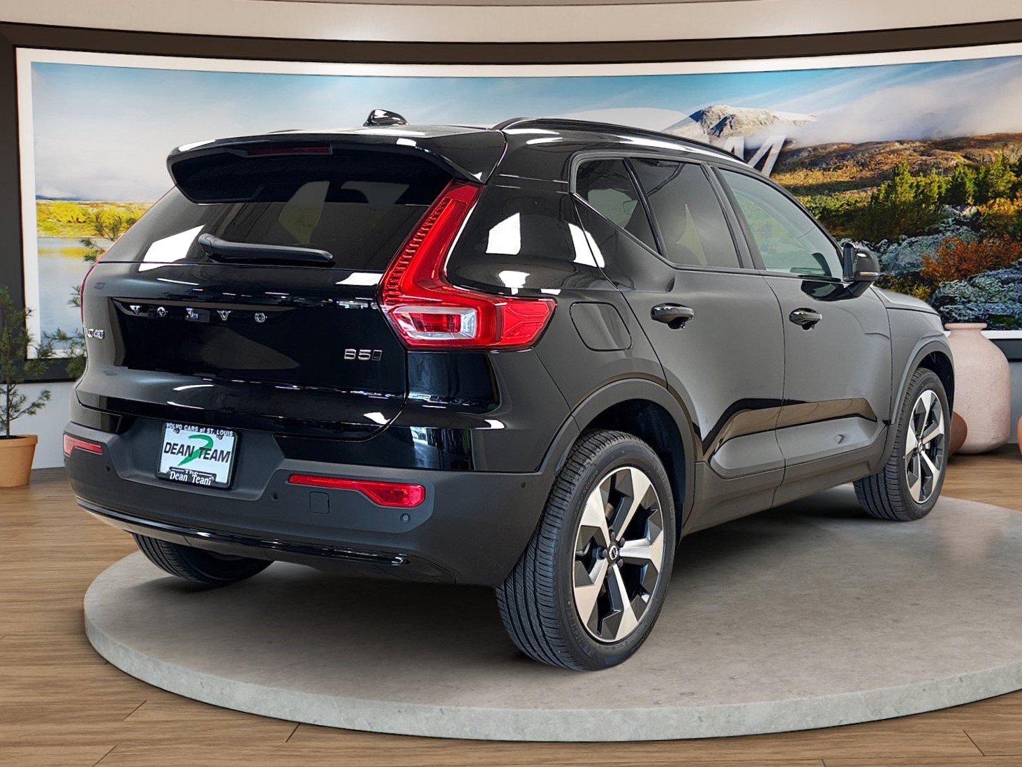 New 2026 Volvo XC40 B5 Plus AWD/4WD image 6