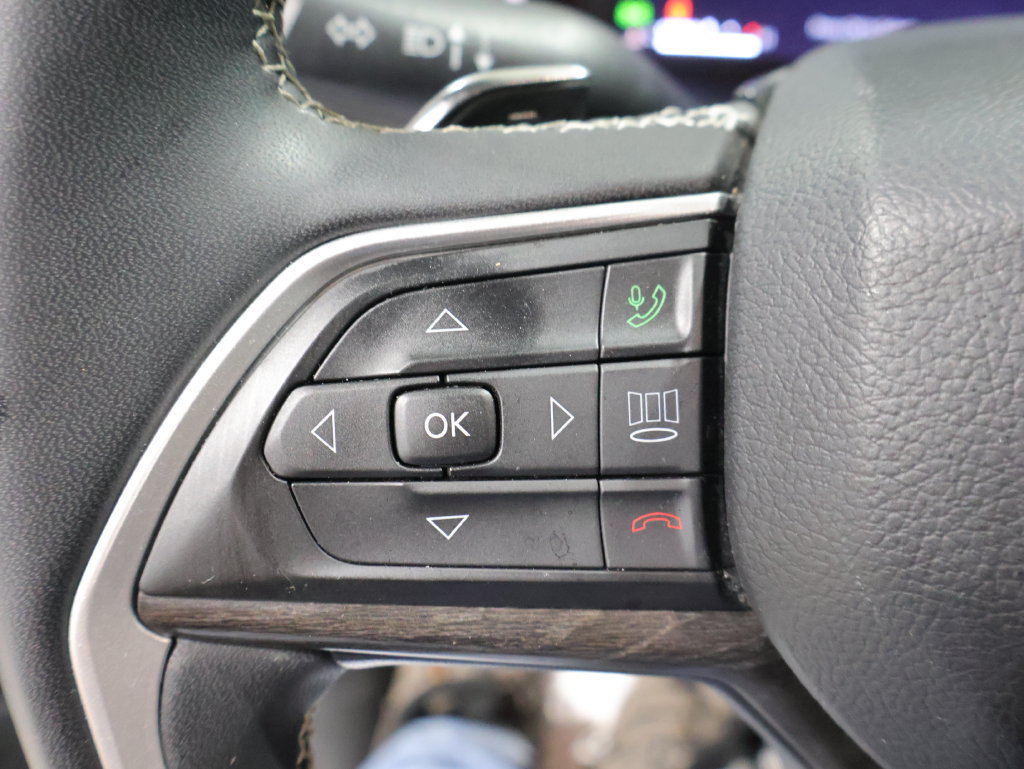 Used 2023 Jeep Grand Cherokee Limited w/ Luxury Tech Group II AWD/4WD image 29