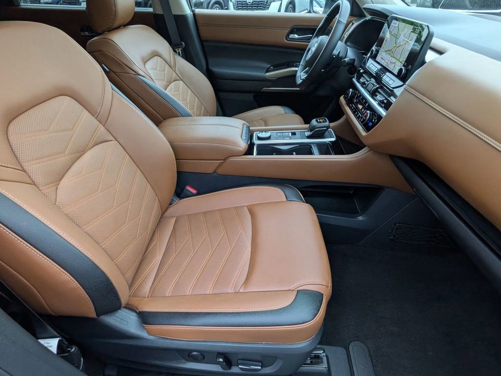 Used 2025 Nissan Pathfinder Platinum AWD/4WD image 28