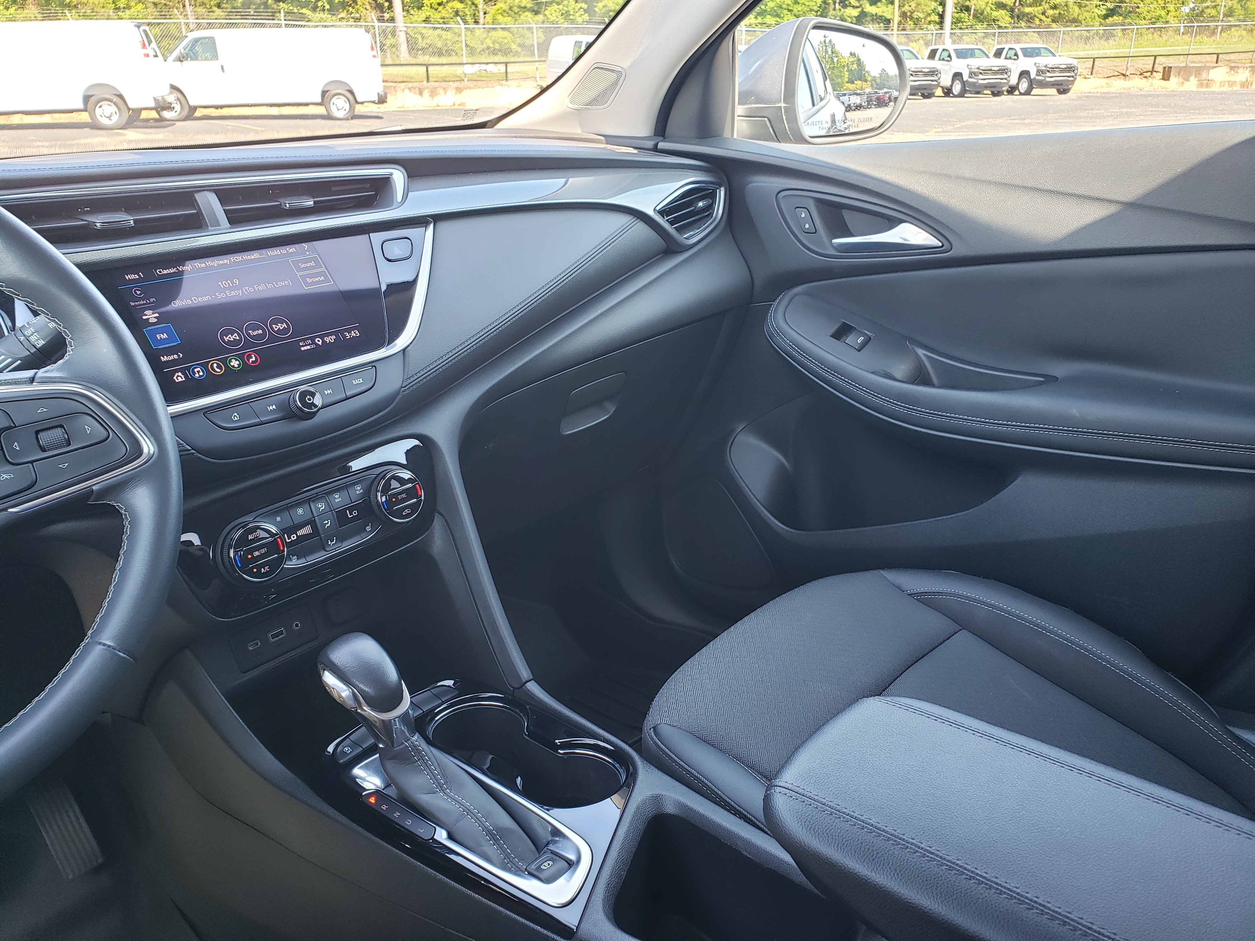 Used 2022 Buick Encore GX Select w/ Sport Touring Package FWD image 21