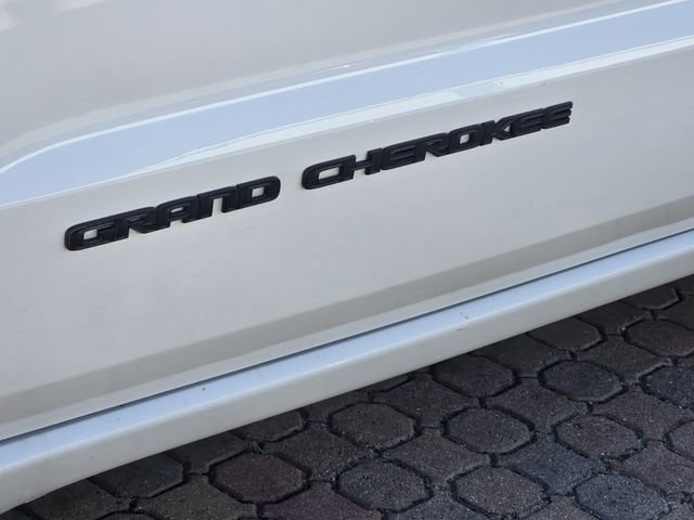 Used 2019 Jeep Grand Cherokee Altitude image 11