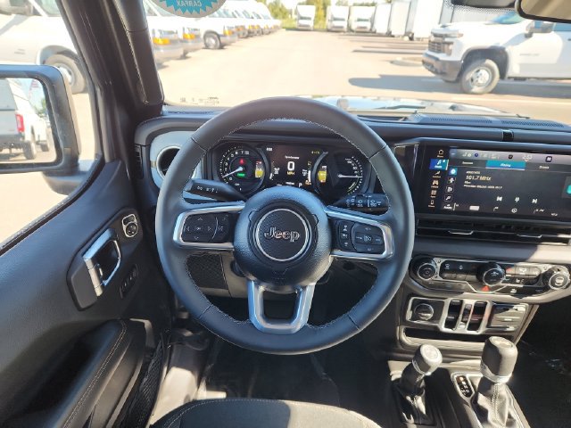Used 2025 Jeep Wrangler Unlimited Sahara AWD/4WD image 23