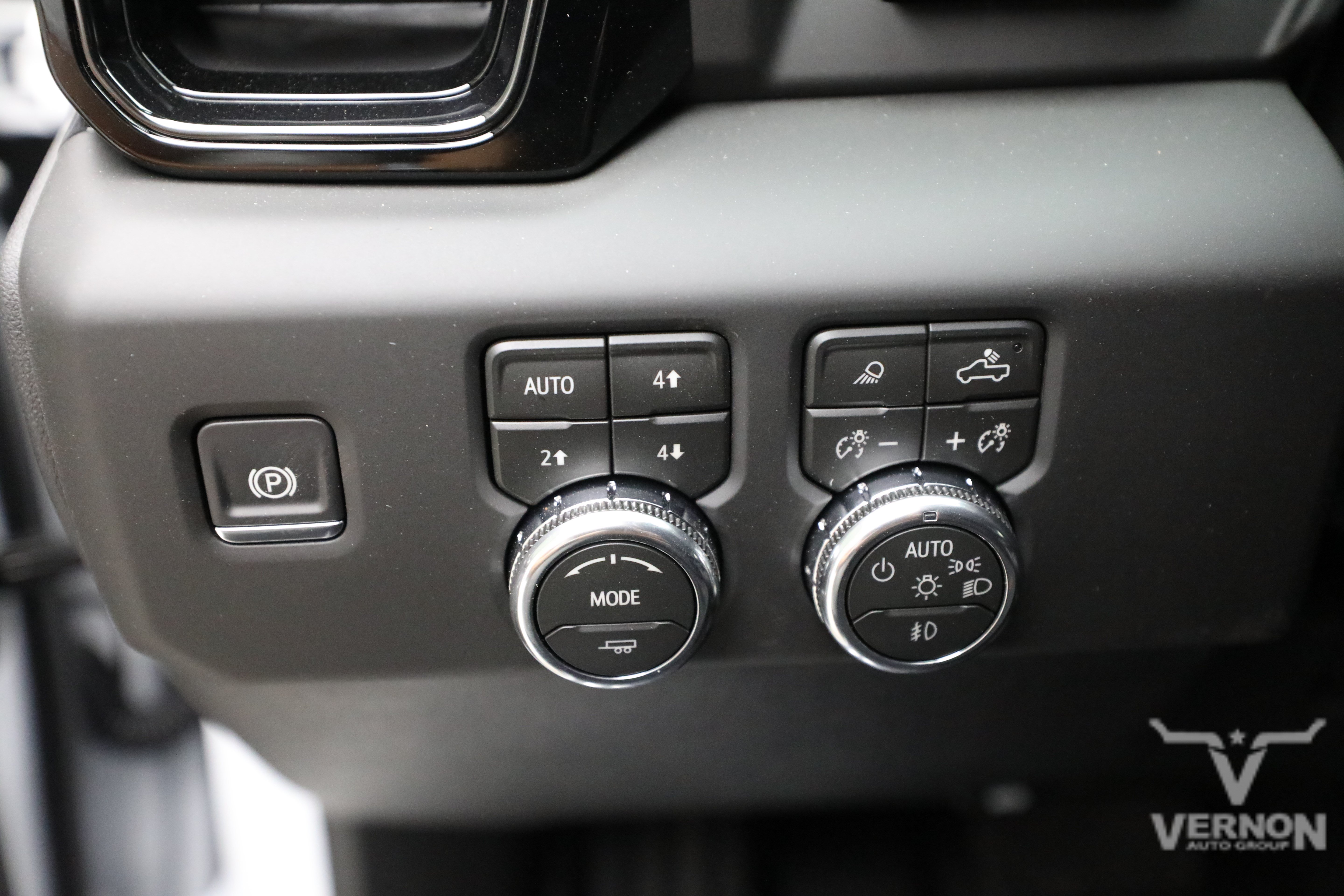 New 2026 GMC Sierra 2500 AT4 w/ Technology Package AWD/4WD image 17