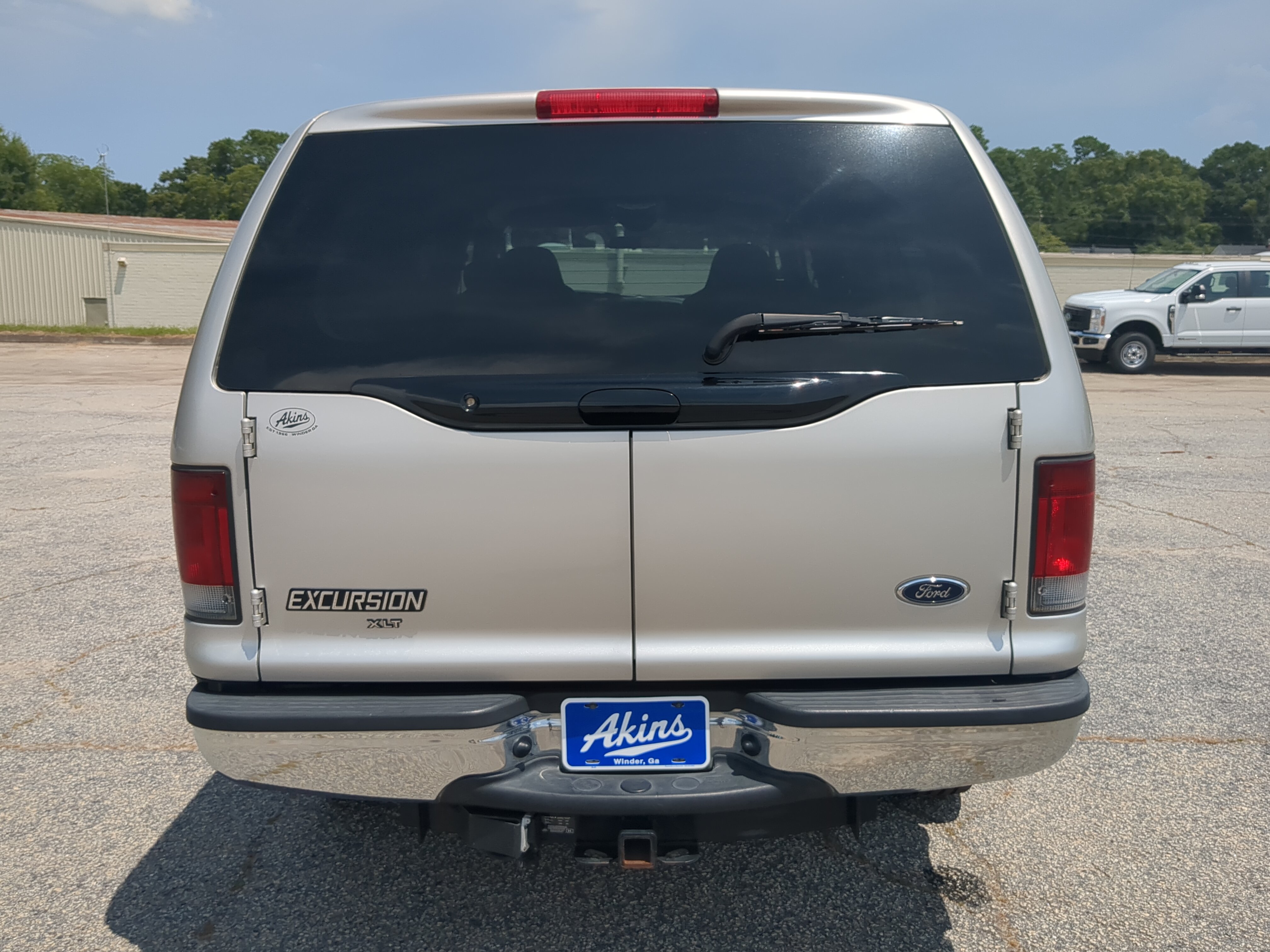 Used 2004 Ford Excursion XLT AWD/4WD image 4