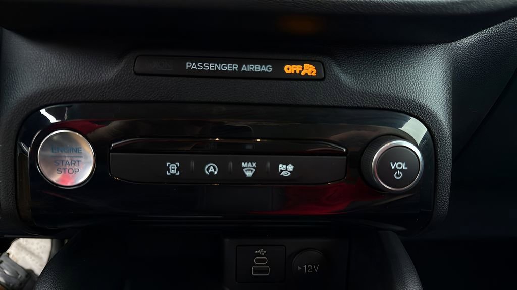 Used 2025 Ford Escape Platinum image 22