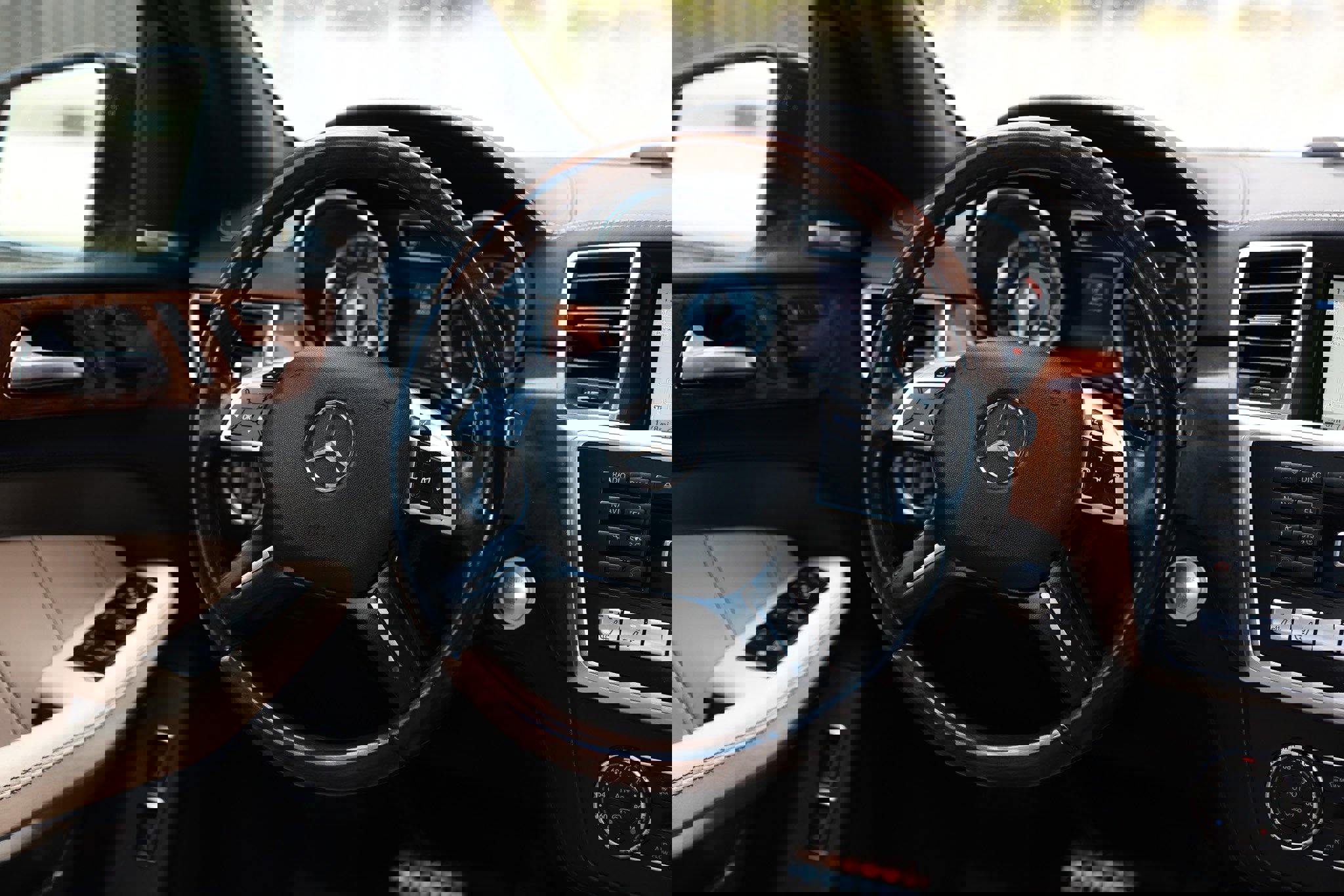 Used 2015 Mercedes-Benz GL 63 AMG 4MATIC image 43