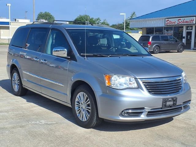 Used 2015 Chrysler Town & Country Touring-L w/ Driver Convenience Group FWD image 29